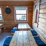 Active Adventure Base - & Lavvo, Fjellpark 公寓 *
